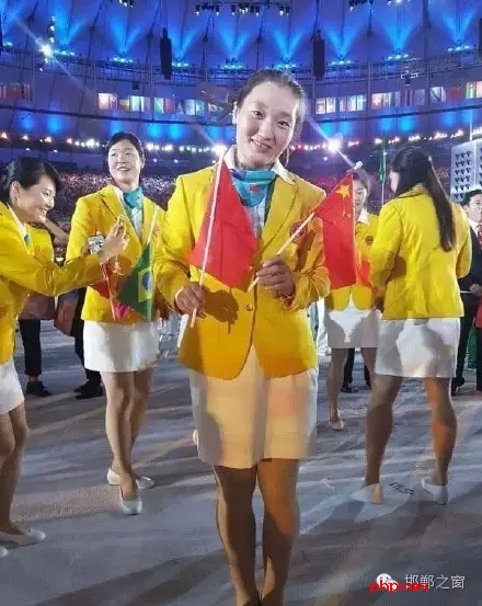 每屆的奧運(yùn)會(huì)都是世界億萬(wàn)人關(guān)注的焦點(diǎn)，讓我們感到欣喜的是，這屆奧運(yùn)會(huì)上有兩名咱邯鄲籍運(yùn)動(dòng)員，她們是代表國(guó)家女子柔道隊(duì)出征的周超和代表國(guó)家田徑隊(duì)出征的華紹青。其中，29歲的周超將在8月10日21時(shí)參加女子柔道(70公斤級(jí))項(xiàng)目。