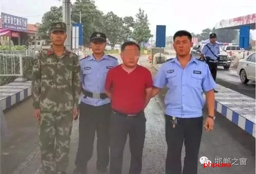 8月8日13時(shí)許，邯鄲大名李茂堤警務(wù)站民警，在一輛南樂(lè)開(kāi)往龍王廟的公共汽車上，查獲一名無(wú)身份證男子。該男子自稱是龍王廟鎮(zhèn)人，在民警詢問(wèn)下又改口稱是孫甘店鄉(xiāng)人，閃爍其詞、神色慌張。經(jīng)調(diào)查該男子叫朱某。于7月7日，在大名縣人民法院判決的一起民間借貸糾紛案中，犯罪嫌疑人朱某拒不履行法院判決。7月13日，大名縣公安局依法將該朱上網(wǎng)追逃。