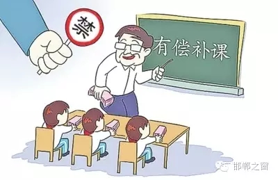 8月10日，記者接到家長舉報(bào)，稱邯鄲市七色光水文小學(xué)未開學(xué)，卻接到了學(xué)校補(bǔ)課通知。記者聯(lián)系了校方，該校負(fù)責(zé)人表示將立即停止補(bǔ)課，并將收取的費(fèi)用退還家長。